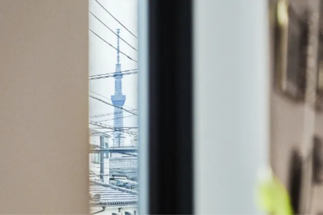 ダイニングの窓からひょっこり見える東京スカイツリー！