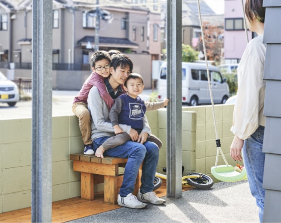 秋から冬の時期は、ウッドデッキをかぶせて家族の集いの場に