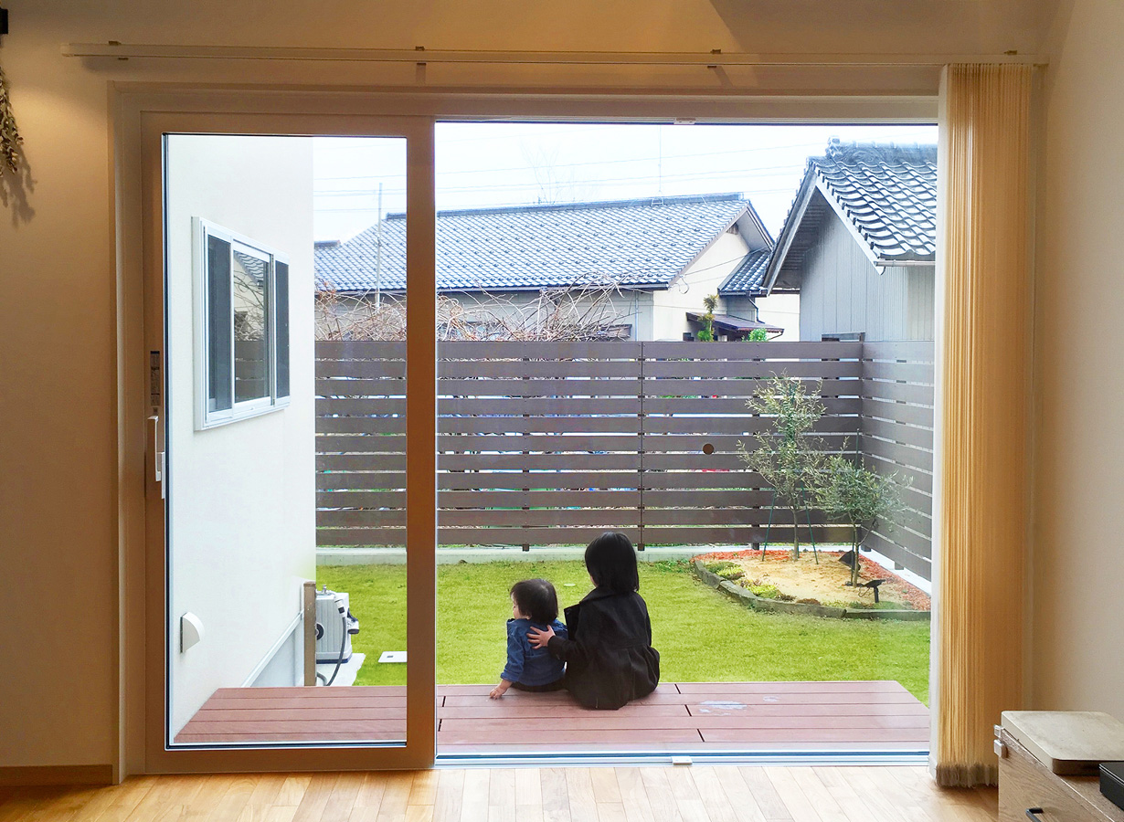 オリーブと子どもの成長を見守る窓 YKK AP社員の自宅紹介「My Favorite Windows」 YKK AP株式会社