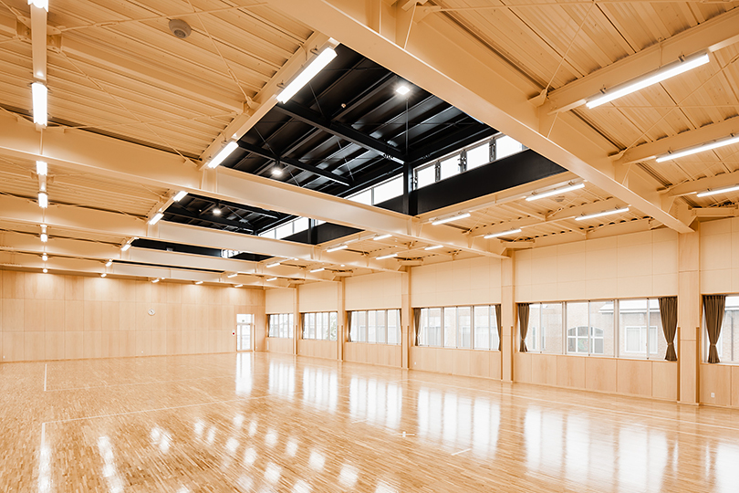 共愛学園中学高等学校第2体育館 施工例 Ykk Ap