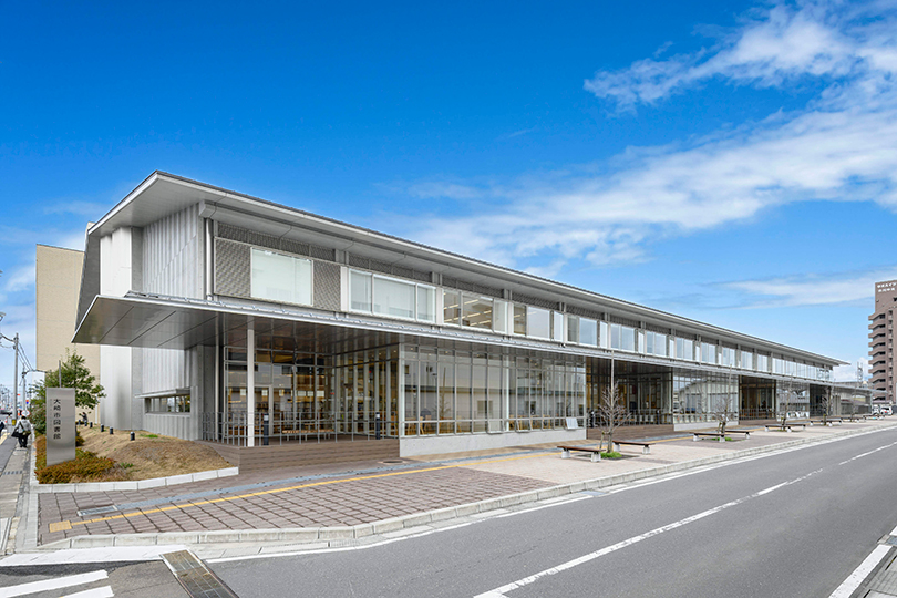 大崎市図書館等複合施設｜施工例]-YKK AP